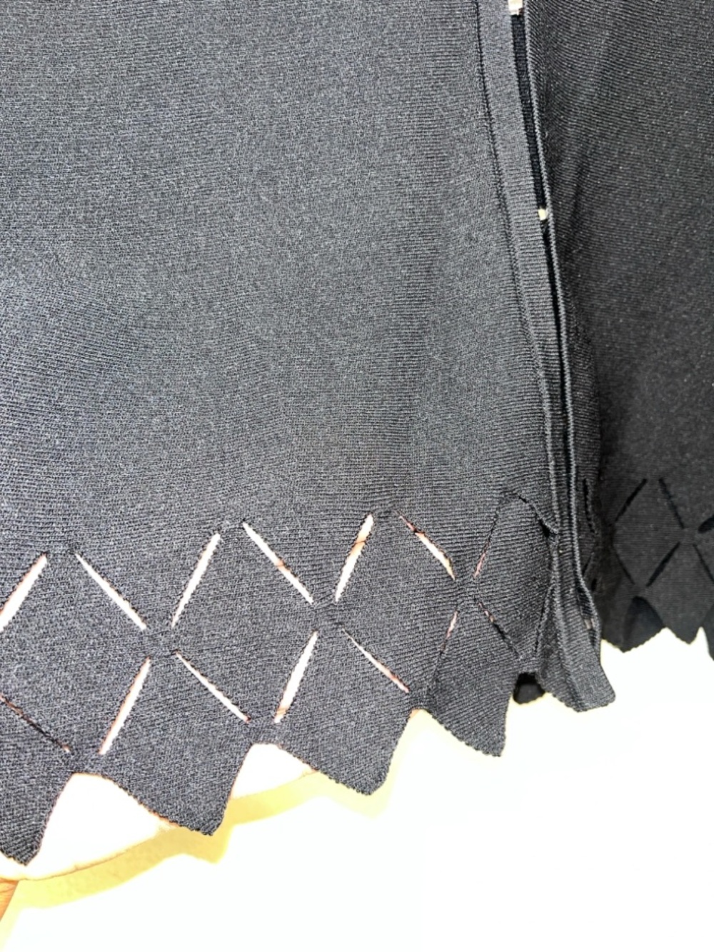 Ted Baker Kyylie Black Geometric Laser-cut Hem Knit Modern Cardigan SZ 3 (US 8) - Picture 6 of 10